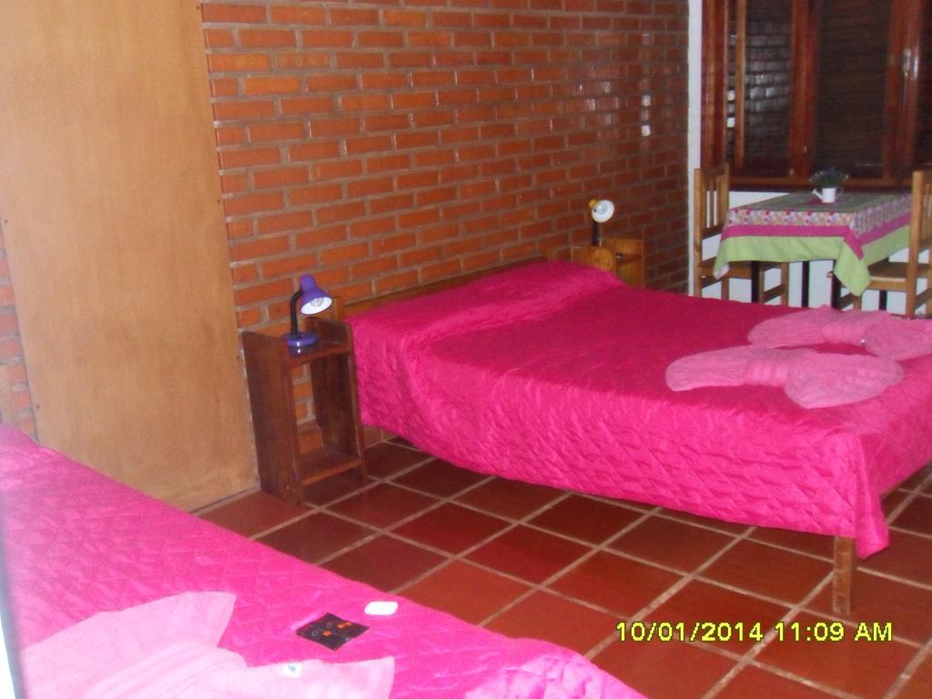 Hostel Y Posada Colibri Puerto Iguazu Room photo