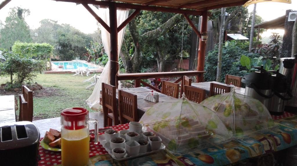 Hostel Y Posada Colibri Puerto Iguazu Exterior photo
